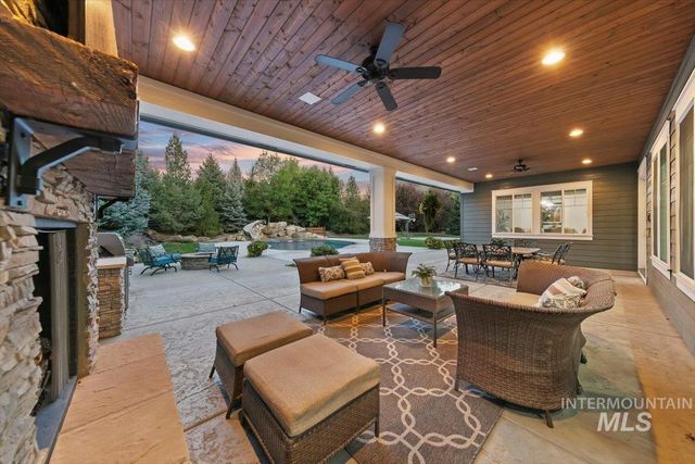 958 N Lionbridge Pl, Eagle, ID 83616