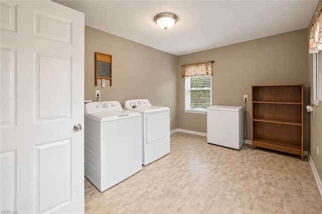 2536 Seven Eleven RD, Chesapeake, VA 23322