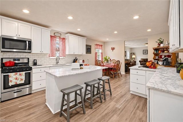 2536 Seven Eleven RD, Chesapeake, VA 23322