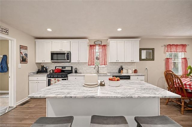 2536 Seven Eleven RD, Chesapeake, VA 23322