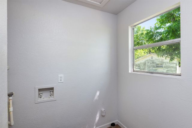 2842 Carlson Drive, Dallas, TX 75235