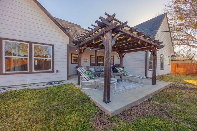 4000 Sioux Court, Granbury, TX 76048