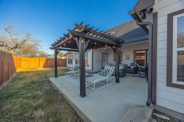 4000 Sioux Court, Granbury, TX 76048