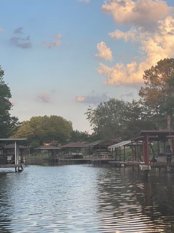 4000 Sioux Court, Granbury, TX 76048