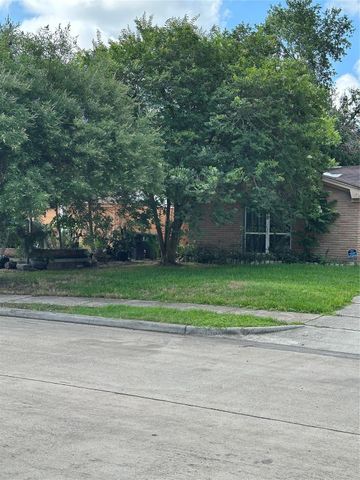 3719 Heatherbrook Drive, Houston, TX 77045