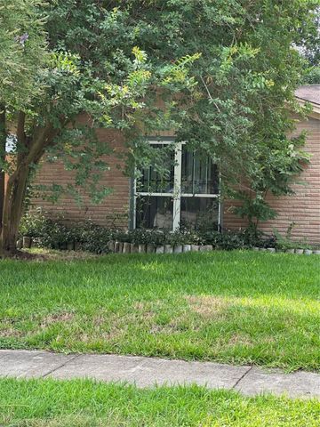 3719 Heatherbrook Drive, Houston, TX 77045