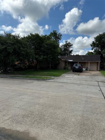 3719 Heatherbrook Drive, Houston, TX 77045