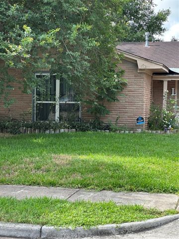3719 Heatherbrook Drive, Houston, TX 77045