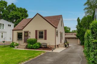 1120 Adelmann AVENUE, Brookfield, WI 53045