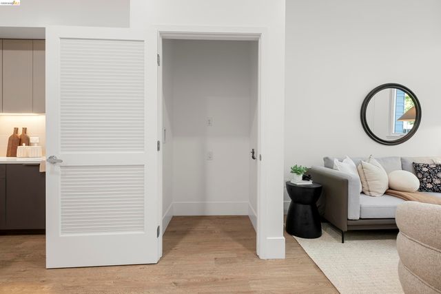 1545 32nd Street 104, Oakland, CA 94608