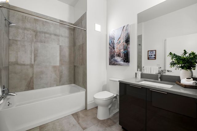 1545 32nd Street 104, Oakland, CA 94608