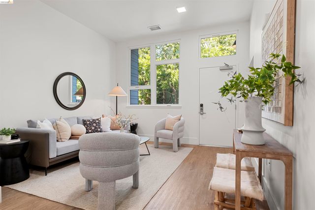 1545 32nd Street 104, Oakland, CA 94608