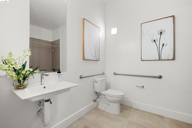 1545 32nd Street 104, Oakland, CA 94608