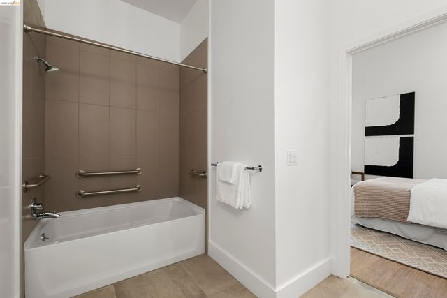 1545 32nd Street 104, Oakland, CA 94608