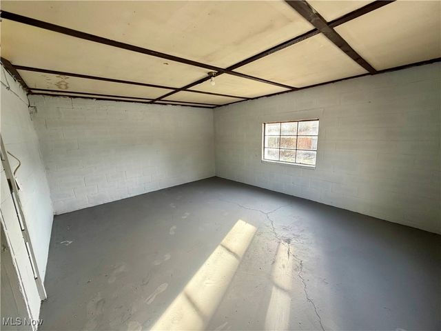 34 W Lewis Street, Struthers, OH 44471