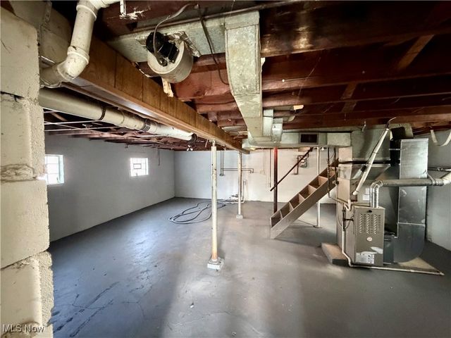 34 W Lewis Street, Struthers, OH 44471