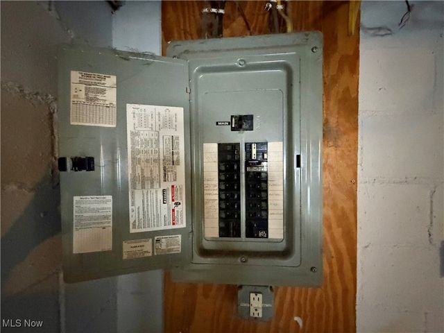 34 W Lewis Street, Struthers, OH 44471