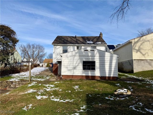 34 W Lewis Street, Struthers, OH 44471