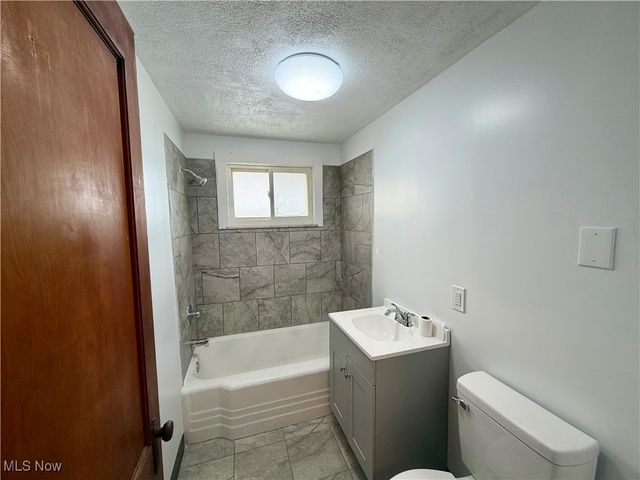 34 W Lewis Street, Struthers, OH 44471