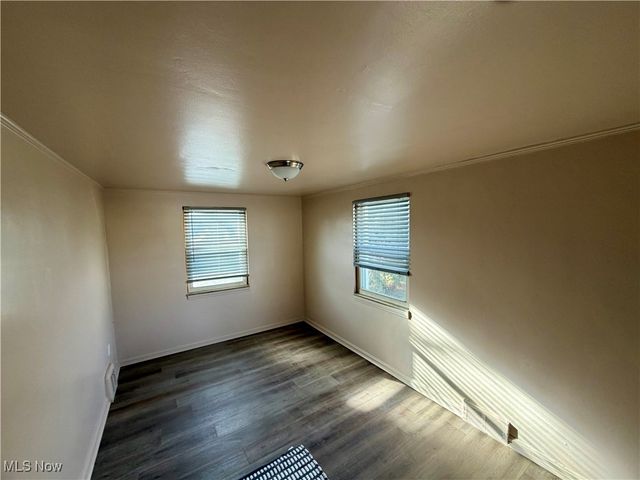 34 W Lewis Street, Struthers, OH 44471