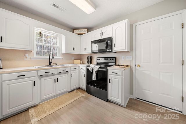 2546 Las Brisas Lane, Denver, NC 28037