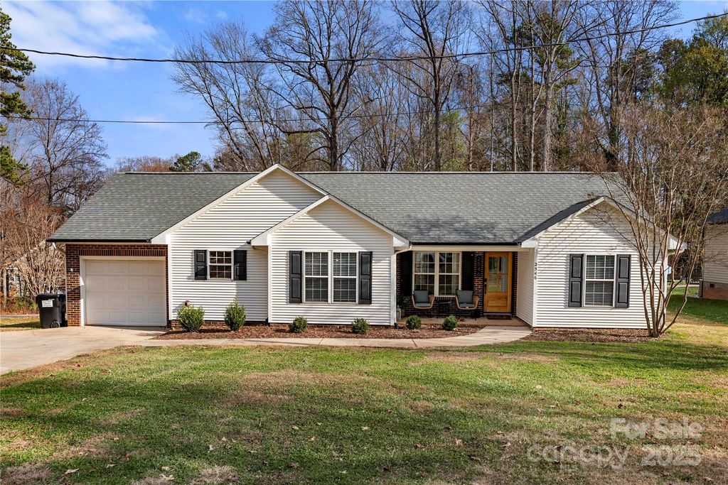 2546 Las Brisas Lane, Denver, NC 28037