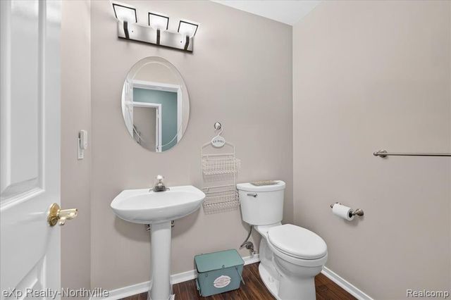 2016 Reagan Drive, Rochester Hills, MI 48309