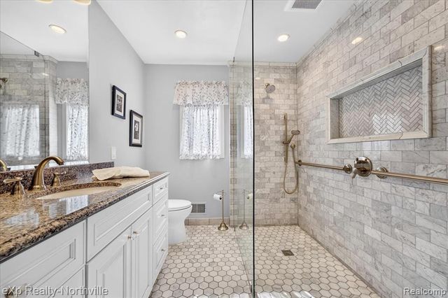 2016 Reagan Drive, Rochester Hills, MI 48309