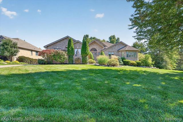 2016 Reagan Drive, Rochester Hills, MI 48309
