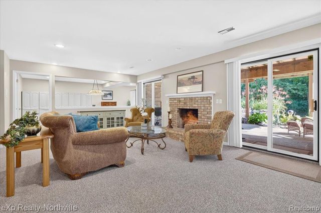 2016 Reagan Drive, Rochester Hills, MI 48309