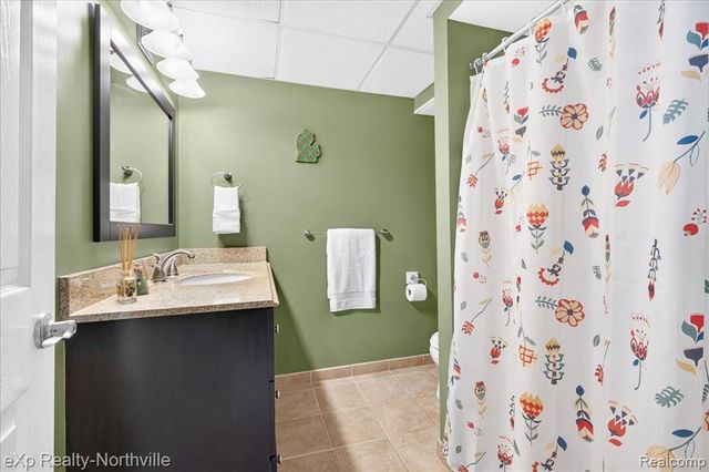 2016 Reagan Drive, Rochester Hills, MI 48309