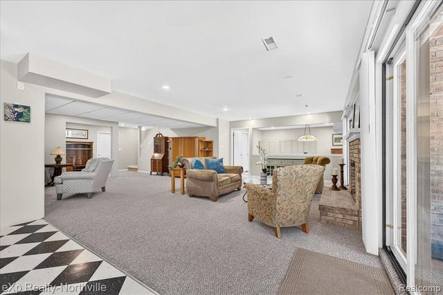 2016 Reagan Drive, Rochester Hills, MI 48309