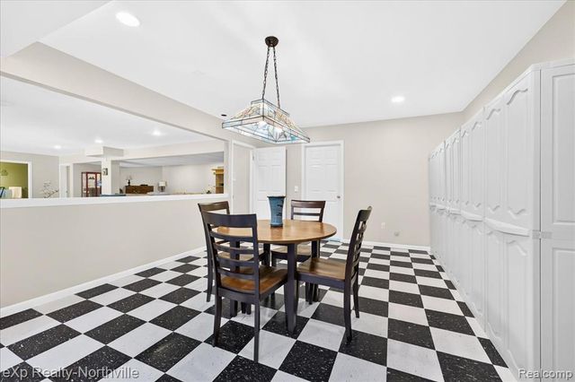 2016 Reagan Drive, Rochester Hills, MI 48309