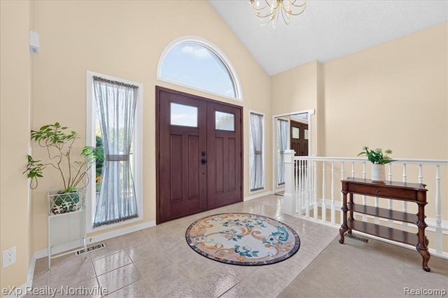 2016 Reagan Drive, Rochester Hills, MI 48309