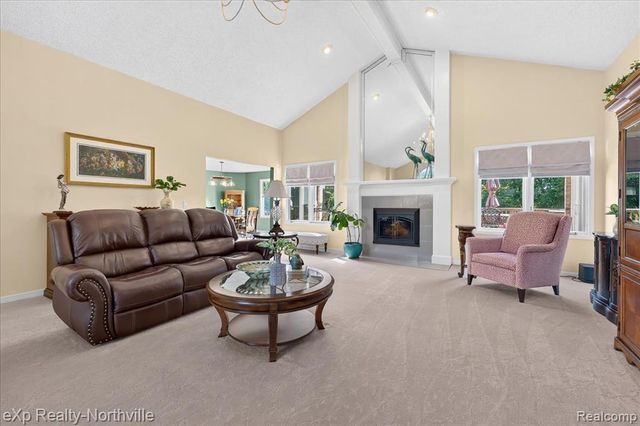 2016 Reagan Drive, Rochester Hills, MI 48309