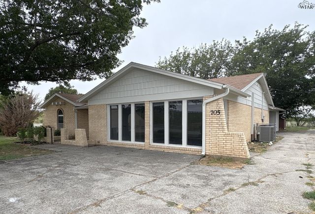 705 N WEST AVENUE, Holliday, TX 76366
