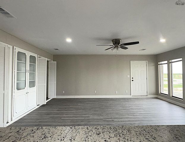 705 N WEST AVENUE, Holliday, TX 76366