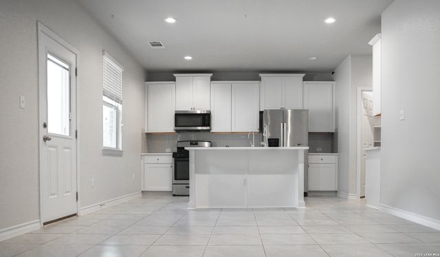 341 MARY MAX CIR, San Marcos, TX 78666