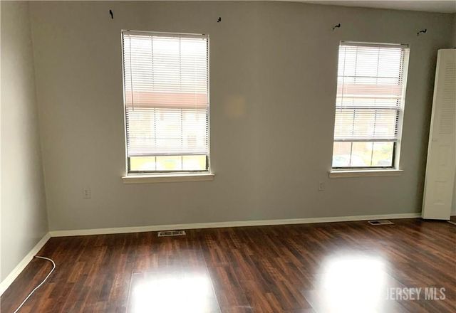 536 Manchester Court, Piscataway, NJ 08854