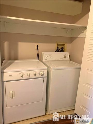 536 Manchester Court, Piscataway, NJ 08854