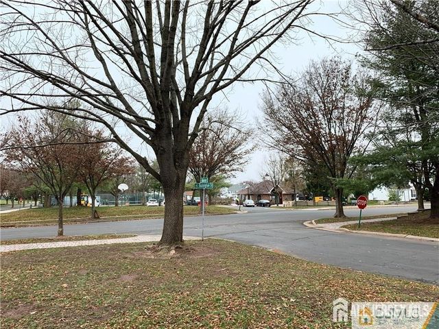 536 Manchester Court, Piscataway, NJ 08854