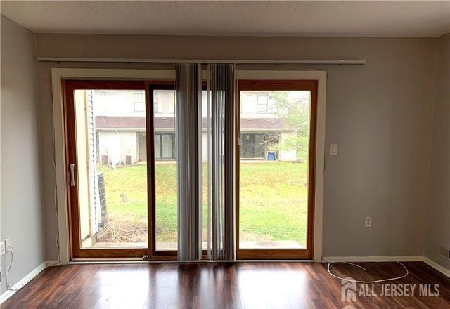 536 Manchester Court, Piscataway, NJ 08854
