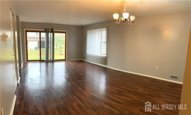 536 Manchester Court, Piscataway, NJ 08854