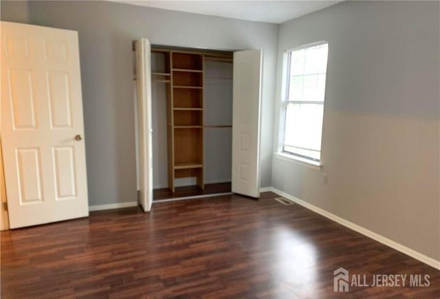 536 Manchester Court, Piscataway, NJ 08854