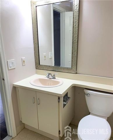 536 Manchester Court, Piscataway, NJ 08854