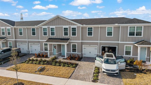 1197 PORT BLUE WAY, Lady Lake, FL 32159