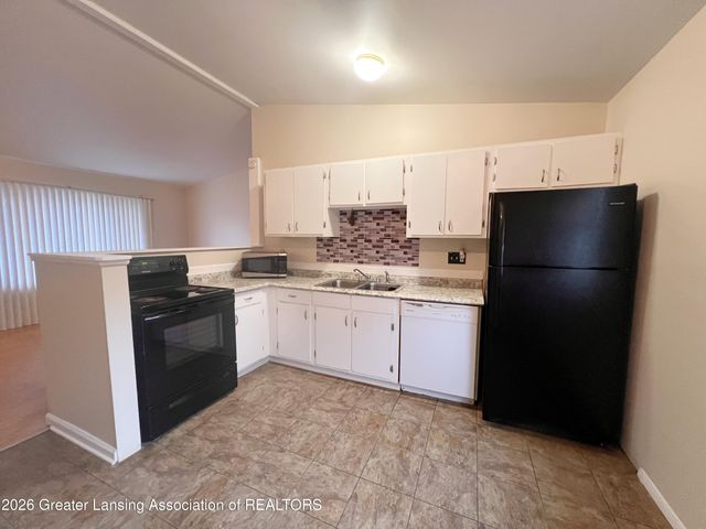 4113 Heathgate Drive, Lansing, MI 48911