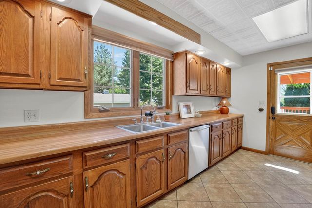 6205 Kimball Avenue, Waterloo, IA 50701