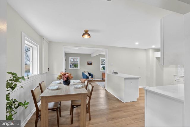 2472 LEAMAN RD, Ronks, PA 17572