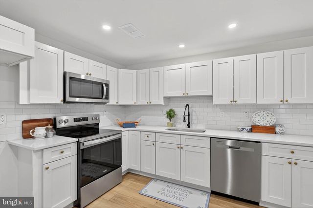 2472 LEAMAN RD, Ronks, PA 17572